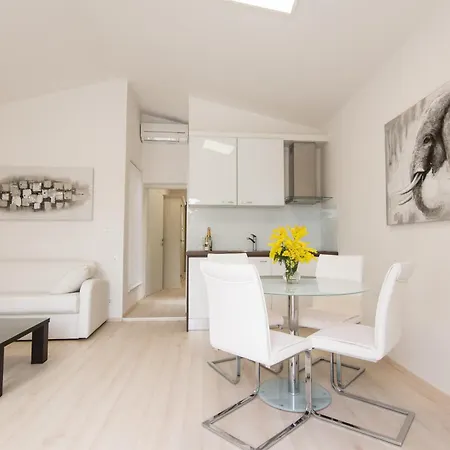 With A Parking Space - 23459 شقة
