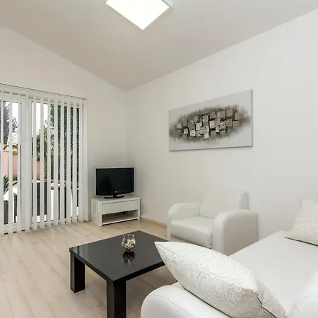 With A Parking Space - 23459